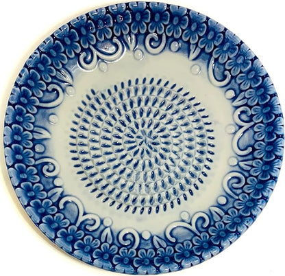BonCera, All-in-one Premium Ceramic Garlic Grater Plate 4-Piece Set - Blue Embossed Design and Style - For Garlic, Ginger, Chocolate, and more! - Comes with 5.25" Plate, Peeler, Brush, and Stand - Image 4