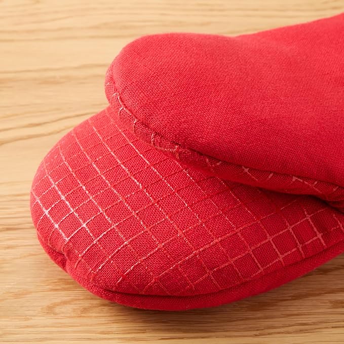 KITCHENAID Gourmet Series Gridlines Mini Oven Mitts 2-Pack Set, Heat Resistant up to 600°F, Soft Silicone Grip, Magnetic Cuff, Passion Red, 5.5"x9" - Image 3