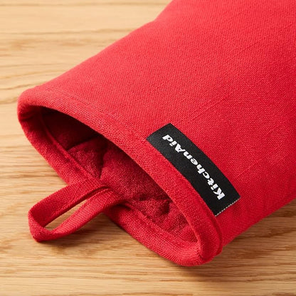 KITCHENAID Gourmet Series Gridlines Mini Oven Mitts 2-Pack Set, Heat Resistant up to 600°F, Soft Silicone Grip, Magnetic Cuff, Passion Red, 5.5"x9" - Image 4