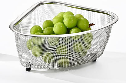 Fox Run Large Stainless Steel Triangular Colander, 3 Quart Pasta Strainer, 7” x 9.25” x 4” - Image 2