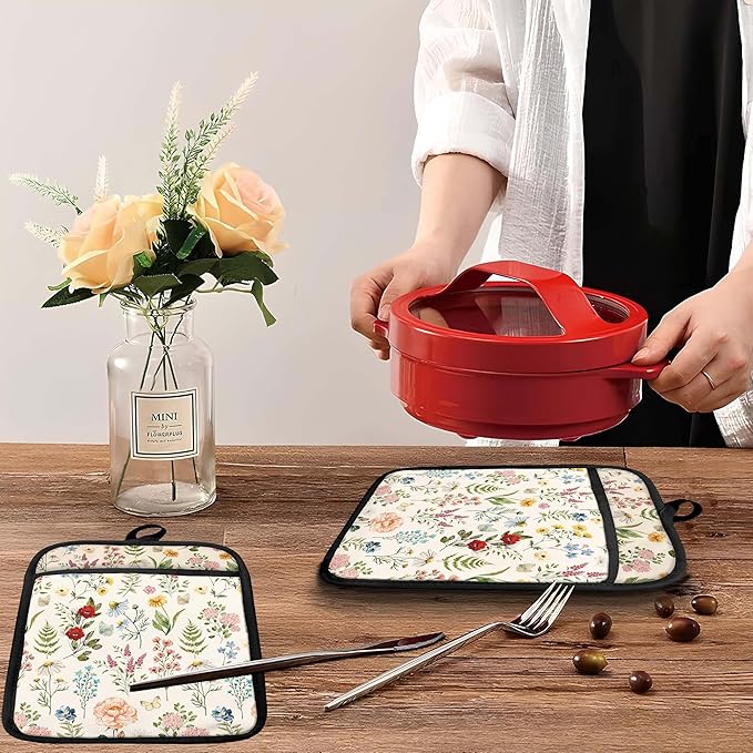 Beige Floral Botanical Pot Holders with Pockets, Rustic Cottagecore Flower Oven Pot Holders Heat Resistant Oven Mitts Hot Pads for Kitchen Baking Cooking