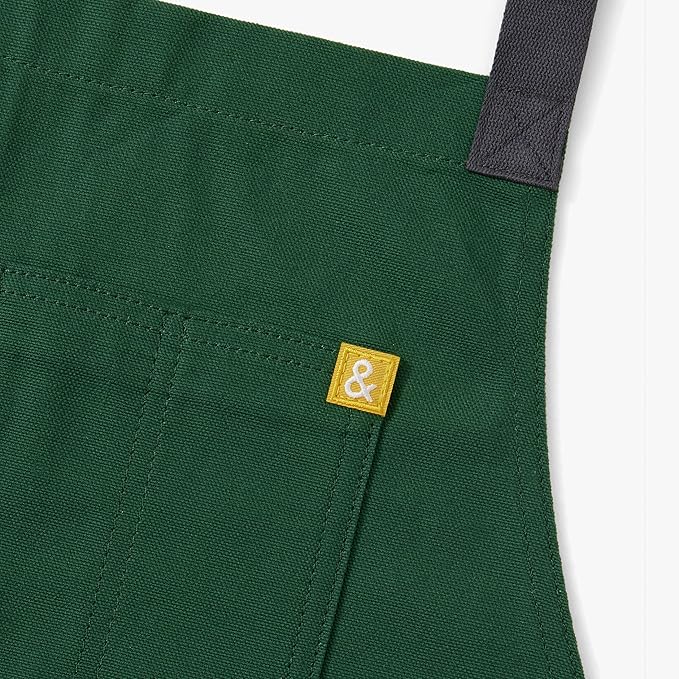 hedley & bennett Crossback Apron Collection - Adjustable Chef Aprons with 3 Pockets for Cooking and Grilling, STAR WARS™ Boba Fett