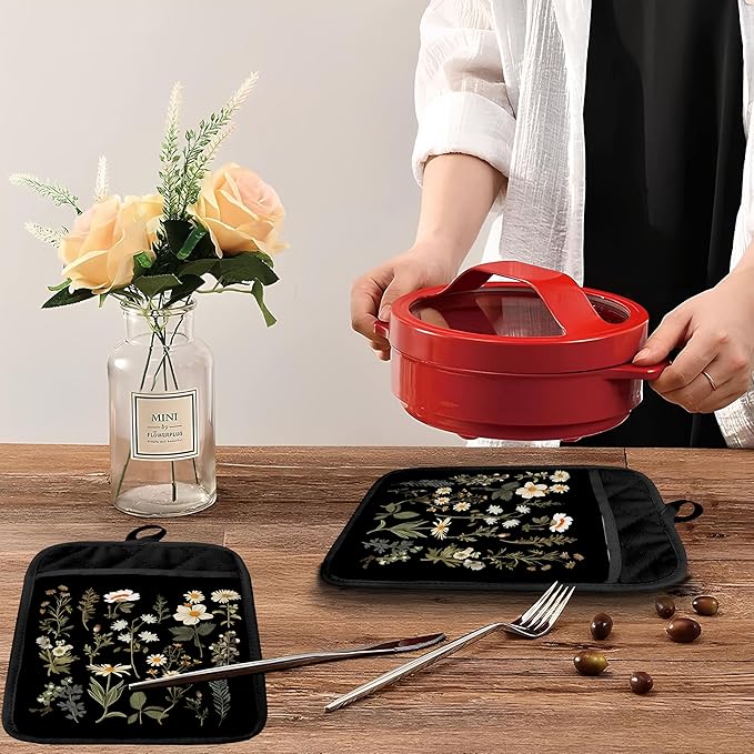 Dark Floral Botanical Pot Holders with Pockets, Cottage Core Kitchen Decor, Rustic Daisy Flower Plant Oven Pot Holders Heat Resistant Oven Mitts Hot Pads for Kitchen Baking Cooking